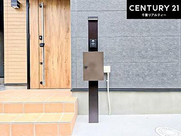 郵便ポスト付きで不在時でも荷物が受け取れてとっても便利!家にいなきゃいけないストレス回避!再配達の手間が省けます!