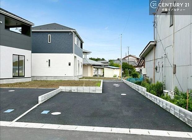 カースペース付きなのでマイカーをお持ちの方も安心ですね!ぜひ現地にてお確かめくださいませ!