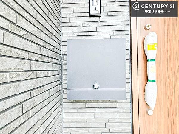 郵便ポスト付きで不在時でも荷物が受け取れてとっても便利！家にいなきゃいけないストレス回避！再配達の手間が省けます！