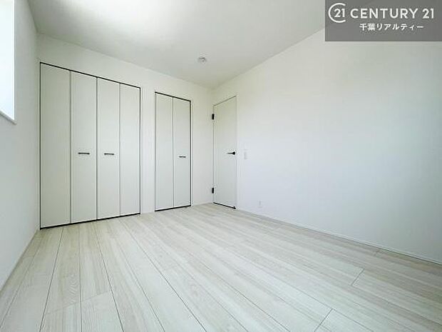収納が充実しているからこそ、お部屋はいつも広々。掃除や片付けもラクになり、居心地の良い暮らしが続きます。
