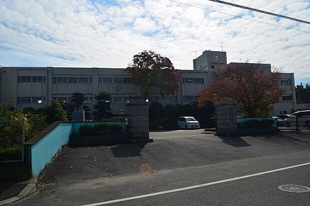 市原市立白金小学校まで587m