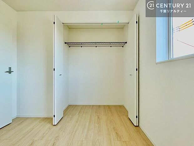 収納が充実しているからこそ、お部屋はいつも広々。掃除や片付けもラクになり、居心地の良い暮らしが続きます。