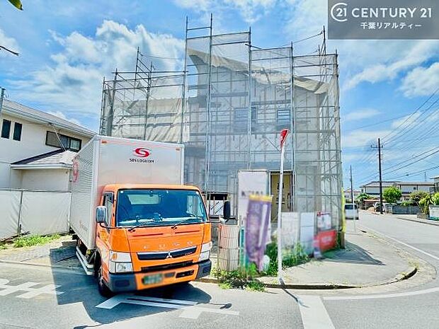 建築途中だからこそ分かる構造のしっかりさ。完成後は理想の住まいとしてお迎えします。これから仕上がる内装にも注目！新生活が楽しみになる住まいです。