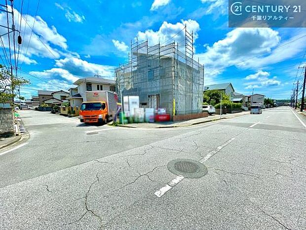 周辺環境や、お客様のご希望に合った物件も一緒にご案内を致します。住宅ローンアドバイザーによるご相談も承ります。当社はお問い合わせに即対応します!お待たせしません!