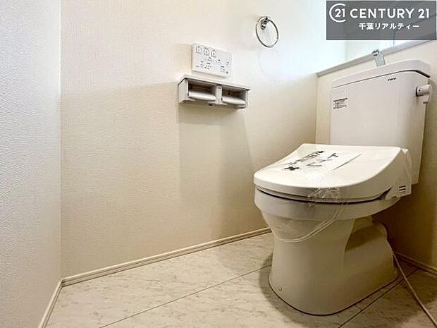 清潔感のある色味のお手洗いです!さわやかでスッキリする空間です!白を基調としているので、お手入れがしやすいトイレです!(施工例)