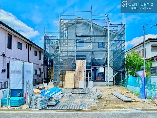 建築途中だからこそ分かる構造のしっかりさ。完成後は理想の住まいとしてお迎えします。これから仕上がる内装にも注目!新生活が楽しみになる住まいです。
