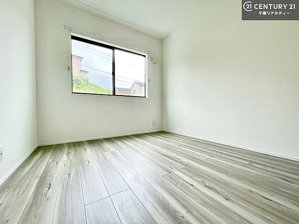シンプルでレイアウトしやすい洋室は、お子様のお部屋としても最適。成長に合わせて柔軟にお使いいただけます。