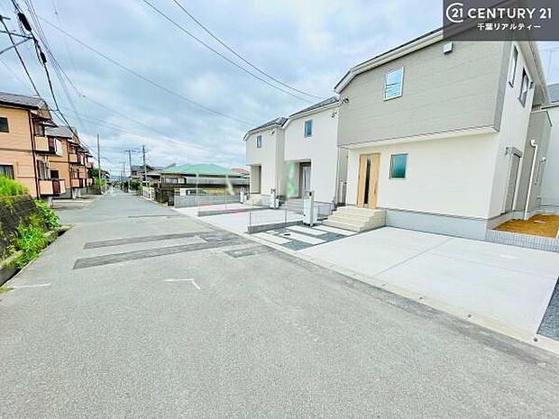 周辺環境や、お客様のご希望に合った物件も一緒にご案内を致します。住宅ローンアドバイザーによるご相談も承ります。当社はお問い合わせに即対応します!お待たせしません!