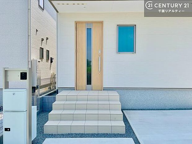 周辺環境や、お客様のご希望に合った物件も一緒にご案内を致します。住宅ローンアドバイザーによるご相談も承ります。当社はお問い合わせに即対応します!お待たせしません!