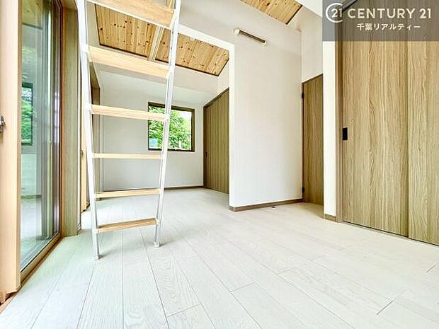 間仕切り対応可能なお部屋です。ゆとりのある広さで、プライベートルームや子供部屋、多目的に使いやすいお部屋です。