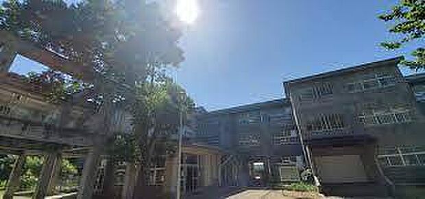 君津市立周南小学校まで1347m