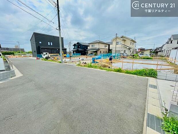 周辺環境や、お客様のご希望に合った物件も一緒にご案内を致します。住宅ローンアドバイザーによるご相談も承ります。当社はお問い合わせに即対応します!お待たせしません!