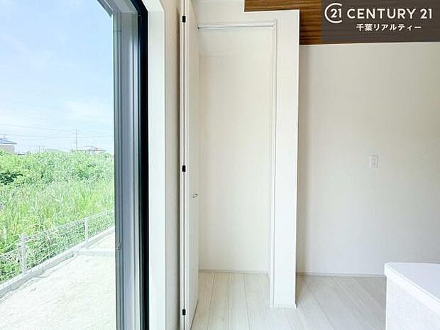 住空間をすっきり使うためには必須ポイントの収納スペースですよね。是非現地でご確認ください!