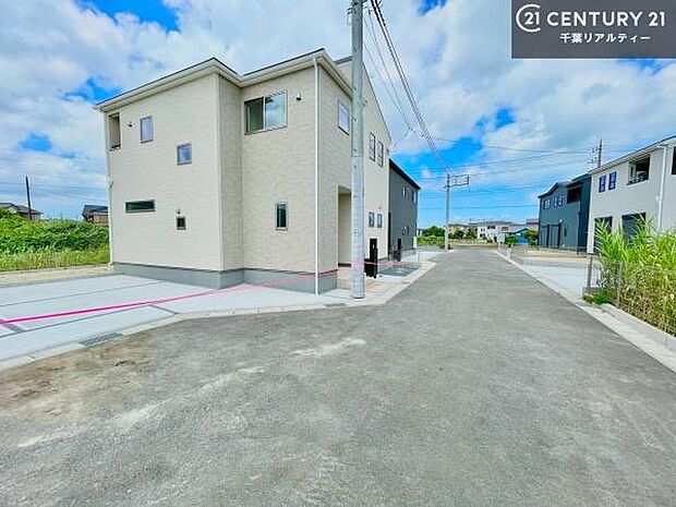 周辺環境や、お客様のご希望に合った物件も一緒にご案内を致します。住宅ローンアドバイザーによるご相談も承ります。当社はお問い合わせに即対応します!お待たせしません!