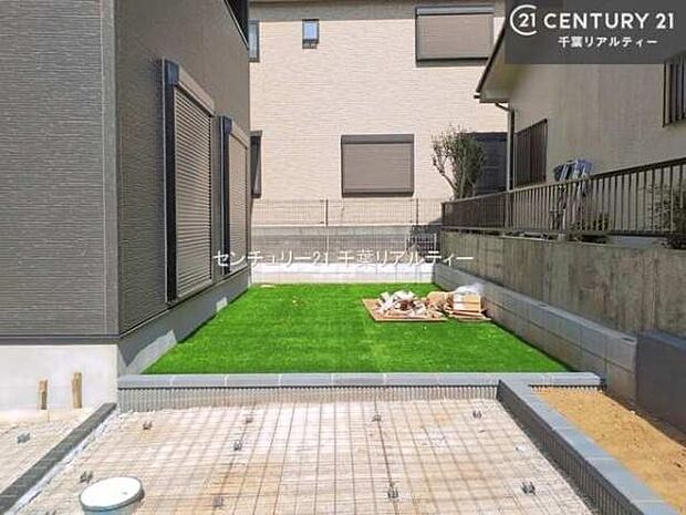 陽当たり良好なお庭です!晴れた日には青い空を見渡せる開放的な時間を楽しめます。ガーデニングや家庭菜園も楽しめます!
