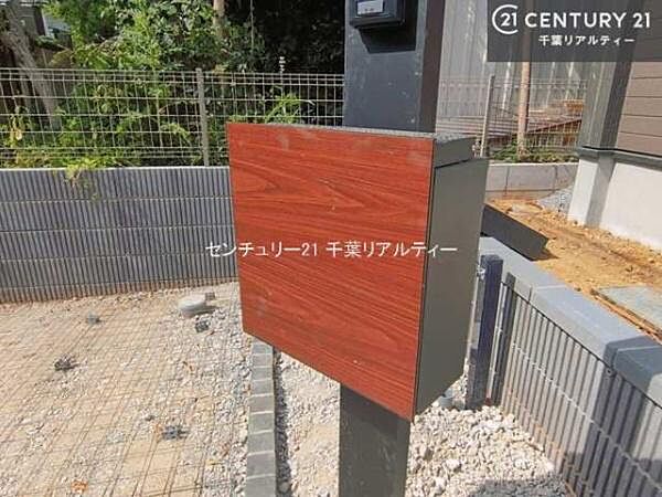 郵便ポスト付きで不在時でも荷物が受け取れてとっても便利！家にいなきゃいけないストレス回避！再配達の手間が省けます！