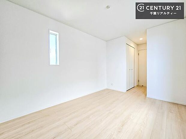 収納が充実しているからこそ、お部屋はいつも広々。掃除や片付けもラクになり、居心地の良い暮らしが続きます。