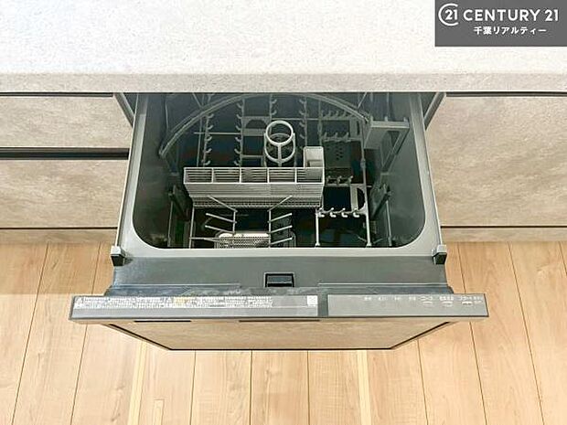 食洗機付きのキッチンです!忙しい時や手荒れ防止として大変活躍する便利な仕様です!ビルトインなのでキッチンの場所を取らず調理スペースを広く使うことが出来ます!【同仕様】
