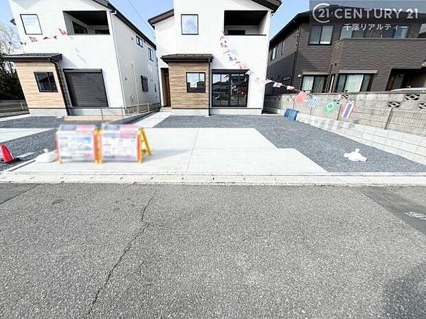 建築中!完成までお楽しみに!駐車スペース並列3台あります!(オプション)