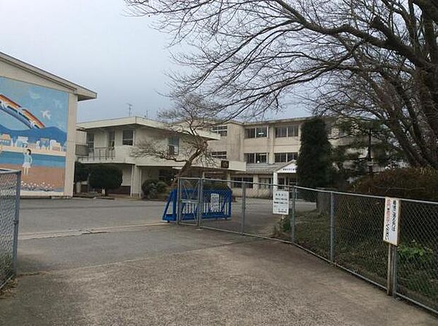 君津市立八重原小学校まで681m
