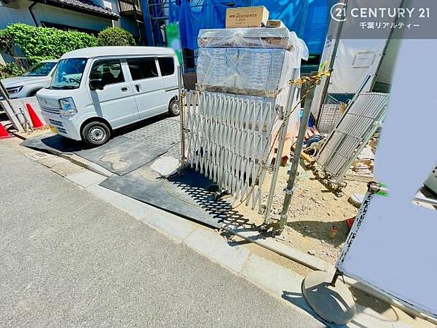 建築中!完成までお楽しみに!駐車スペース並列3台あります!(オプション)