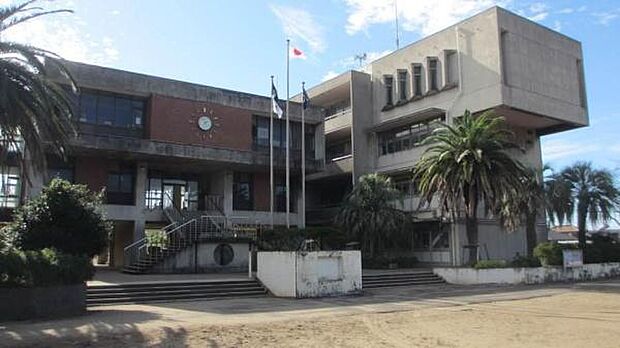 富津市立青堀小学校まで769m