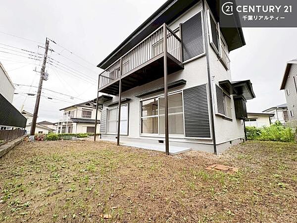 お庭スペースつき！ガーデニングや家庭菜園が楽しめてアウトドアの趣味が増えそうですね！