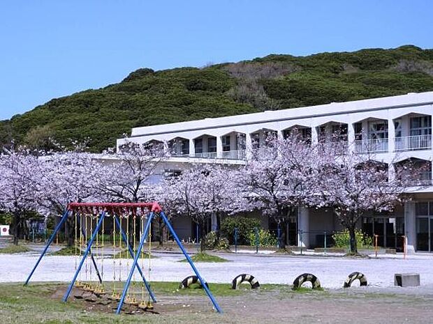 君津市立周西の丘小学校まで980m