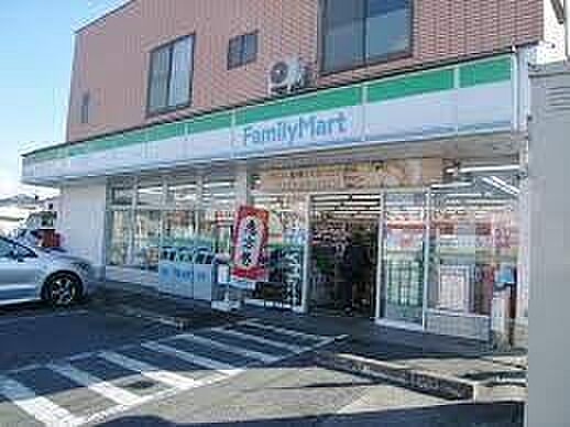 ファミリーマート 君津人見店まで925m