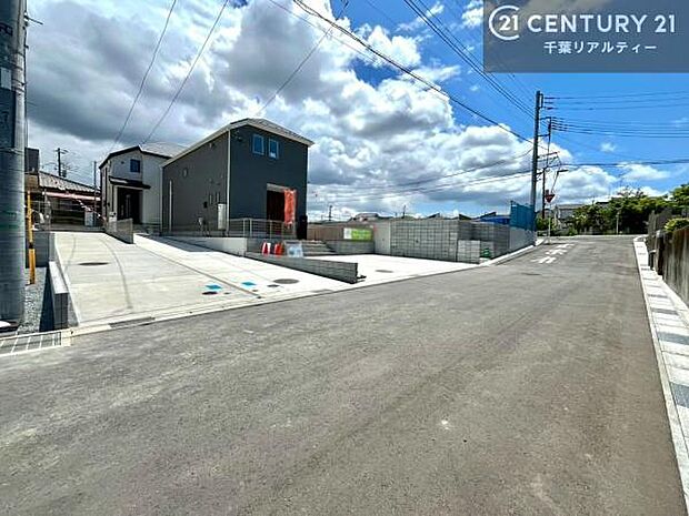 周辺環境や、お客様のご希望に合った物件も一緒にご案内を致します。住宅ローンアドバイザーによるご相談も承ります。当社はお問い合わせに即対応します!お待たせしません!