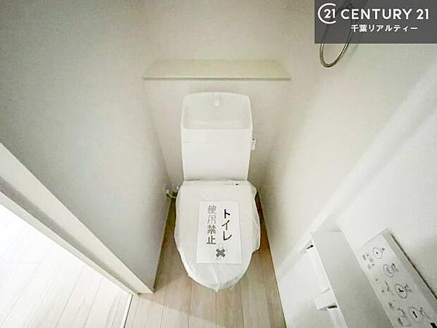 1・2階にトイレがございます!朝の忙しい時間帯も待たずにすみそうですね。白を基調とした清潔感のあるトイレでお手入れがしやすいです!
