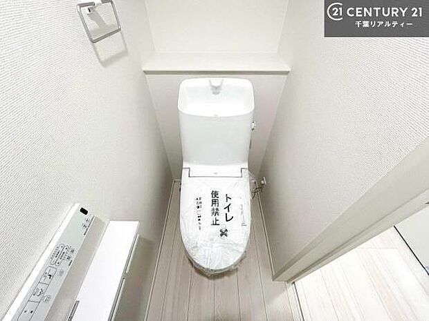 【他号棟】1・2階にトイレがございます！朝の忙しい時間帯も待たずにすみそうですね。白を基調とした清潔感のあるトイレでお手入れがしやすいです！