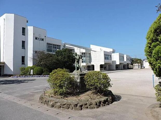 袖ケ浦市立長浦小学校まで381m