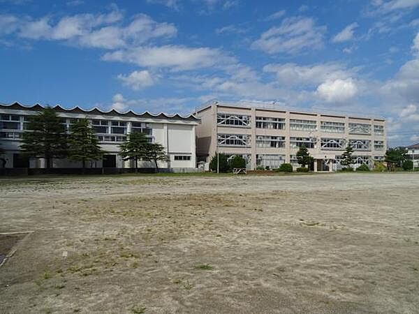 木更津市立木更津第二小学校まで925m