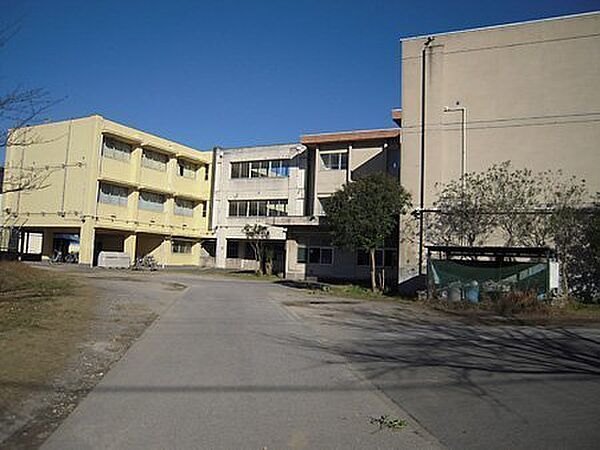 市原市立八幡中学校まで2007m