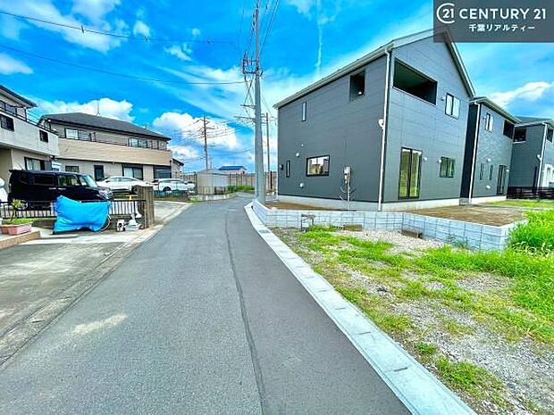 周辺環境や、お客様のご希望に合った物件も一緒にご案内を致します。住宅ローンアドバイザーによるご相談も承ります。当社はお問い合わせに即対応します!お待たせしません!