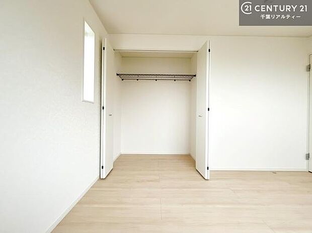 住空間をすっきり使うためには必須ポイントの収納スペースですよね。是非現地でご確認ください！（同仕様）