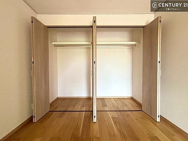 住空間をすっきり使うためには必須ポイントの収納スペースですよね。是非現地でご確認ください！
