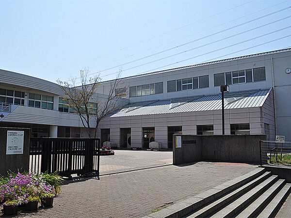 千葉市立金沢小学校まで720m