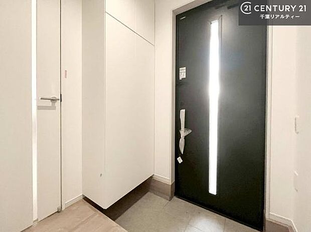 シューズボックス付き。玄関が片付きお掃除がしやすいです!スッキリした玄関で戸を開けた瞬間、清潔感のある心地いい空間が出迎えてくれます。