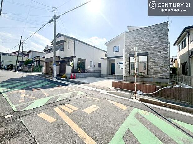 周辺環境や、お客様のご希望に合った物件も一緒にご案内を致します。住宅ローンアドバイザーによるご相談も承ります。当社はお問い合わせに即対応します!お待たせしません!