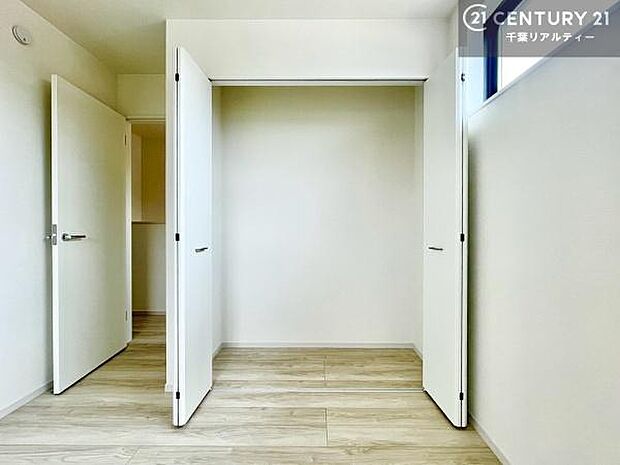 収納が充実しているからこそ、お部屋はいつも広々。掃除や片付けもラクになり、居心地の良い暮らしが続きます。