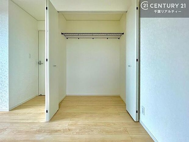 収納が充実しているからこそ、お部屋はいつも広々。掃除や片付けもラクになり、居心地の良い暮らしが続きます。
