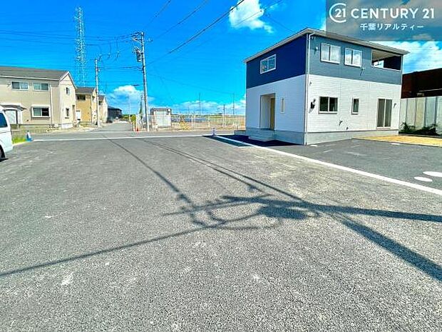落ち着いた街並みが広がる閑静な住宅街に位置し、穏やかで心安らぐ暮らしを叶える住環境です。