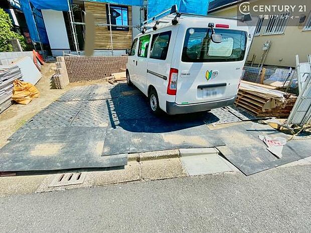 建築中!完成までお楽しみに!駐車スペース並列3台あります!(オプション)