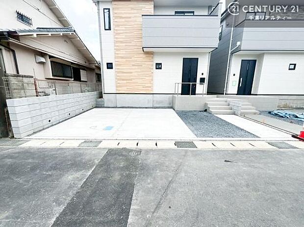 【現地販売会開催中】カースペース2台駐車可能。毎日の通勤やお買い物に便利で、来客時にもゆとりをもってお使いいただけます。