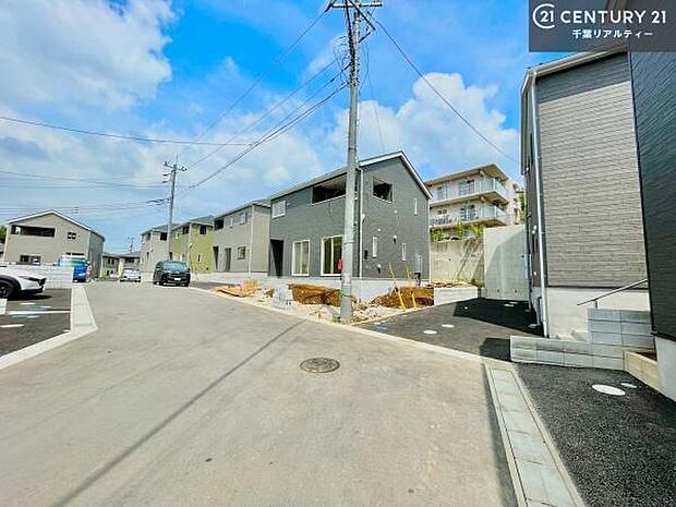 周辺環境や、お客様のご希望に合った物件も一緒にご案内を致します。住宅ローンアドバイザーによるご相談も承ります。当社はお問い合わせに即対応します!お待たせしません!