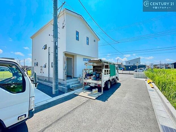 心ゆくまで現地をご覧いただけるよう、即日案内のご用意も整えております。お気軽にお問い合わせの上、理想の暮らしへの一歩をお進めください！