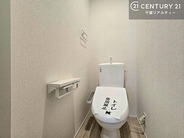 1・2階にトイレがございます！朝の忙しい時間帯も待たずにすみそうですね。白を基調とした清潔感のあるトイレでお手入れがしやすいです！