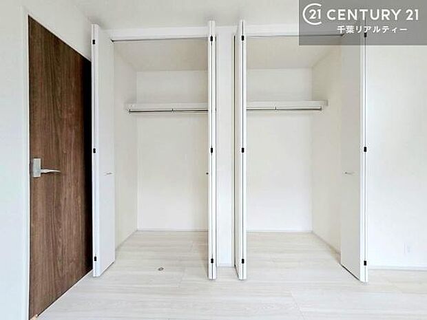 収納が充実しているからこそ、お部屋はいつも広々。掃除や片付けもラクになり、居心地の良い暮らしが続きます。